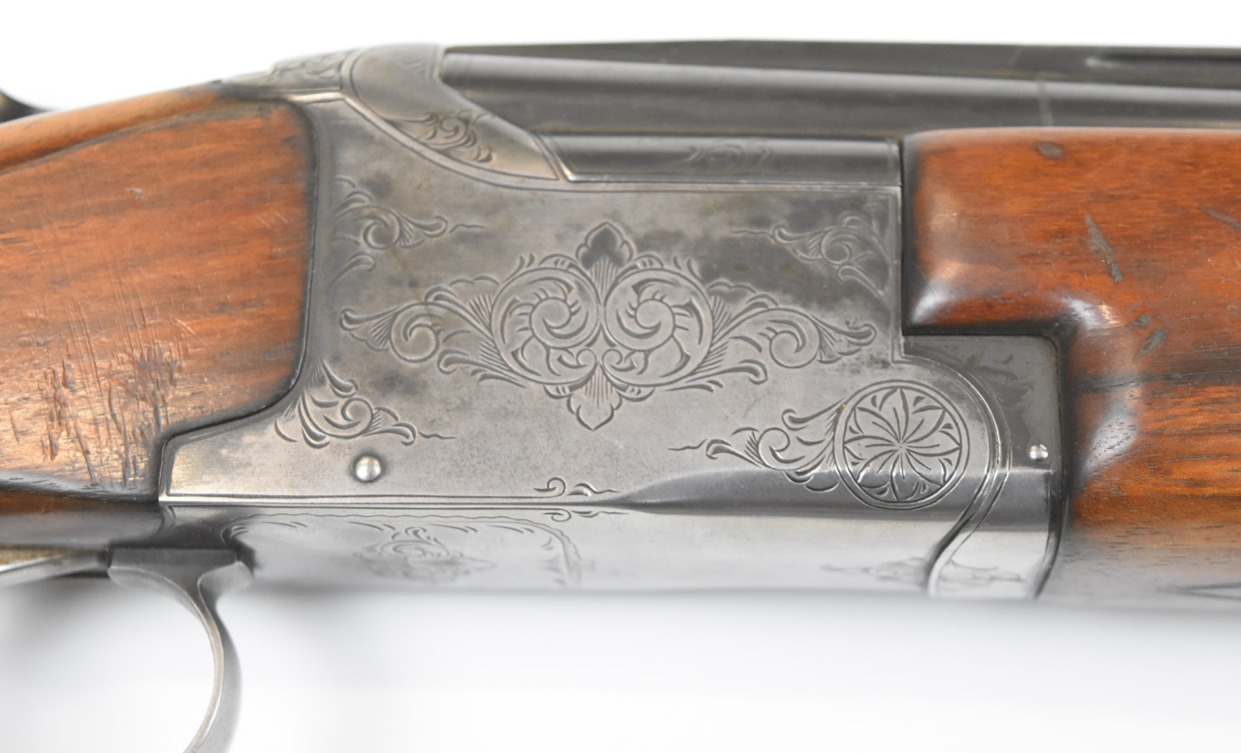 Winchester 101 12 bore over and under ejector shotgun with engraved lock, trigger guard, thumb - Image 6 of 10