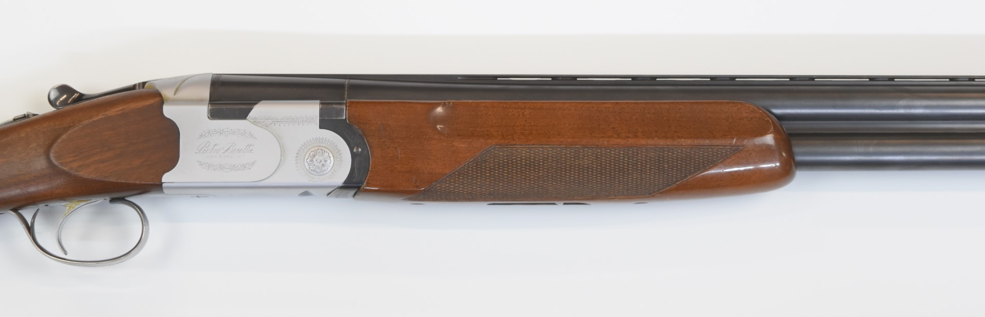 Beretta S685E 12 bore over and under ejector shotgun with engraved lock, underside, trigger guard, - Image 4 of 11