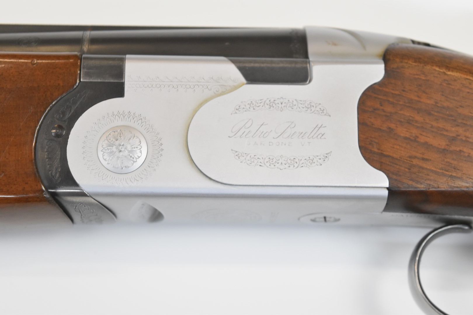 Beretta S685E 12 bore over and under ejector shotgun with engraved lock, underside, trigger guard, - Image 11 of 11