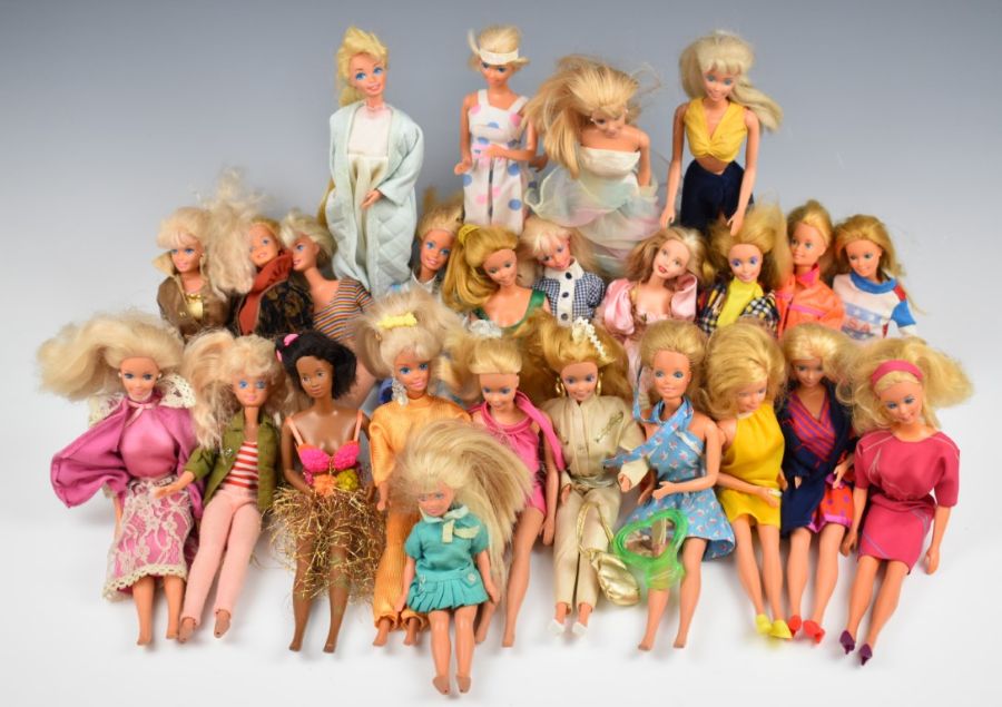 Twenty-five Mattel Barbie dolls of various ages together with a collection of original clothing - Image 2 of 5