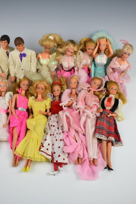 Twenty Mattel Barbie and Ken dolls, mostly dating to the 1980's, with original clothing and - Image 3 of 4