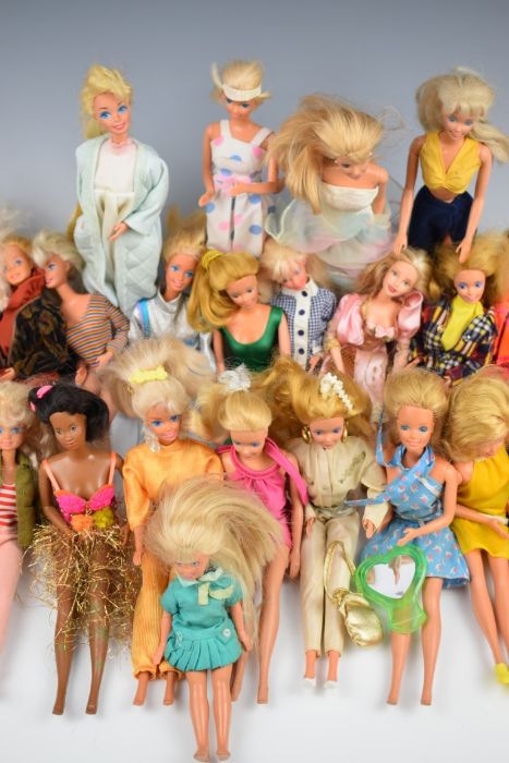 Twenty-five Mattel Barbie dolls of various ages together with a collection of original clothing - Image 4 of 5