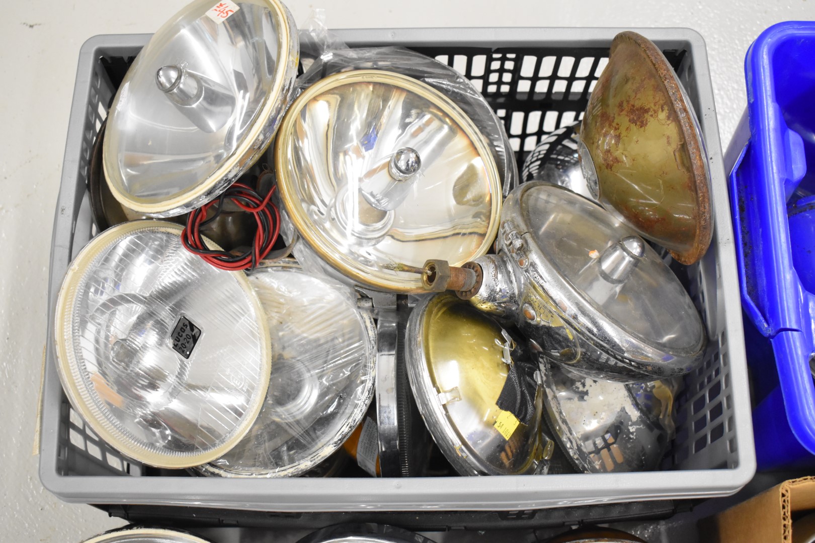 Large collection of Lucas, Hella, Bosch, Lumax and Butlers classic car and similar headlamp, spot - Image 4 of 5