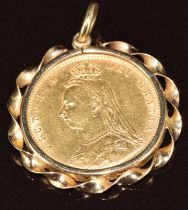 1892 gold half sovereign in 9ct gold pendant mount, 5.4g