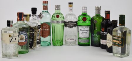 Twelve bottles of gin to include Tanqueray No.10 47.3% vol, Hendrick's 41.4%, Roku 43%, Sipsmith