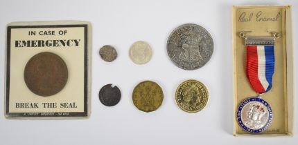 Small collection of coins etc to include low mintage 1946 threepence, 1941 half crown, 1919 silver