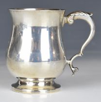 George VI hallmarked silver tankard of Georgian baluster form, London 1937, maker's mark CE,