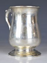 George V hallmarked silver half pint tankard of Georgian baluster form, London 1930, maker Edward