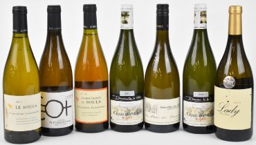 Seven bottles of French and new world white wine to include Domaine de la Motte Chablis premier