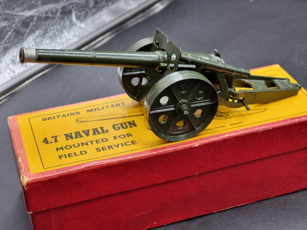 Britains: four vintage boxed military vehicles and guns, comprising Nos.1264; 1433; 1334; 1201; - Image 5 of 6