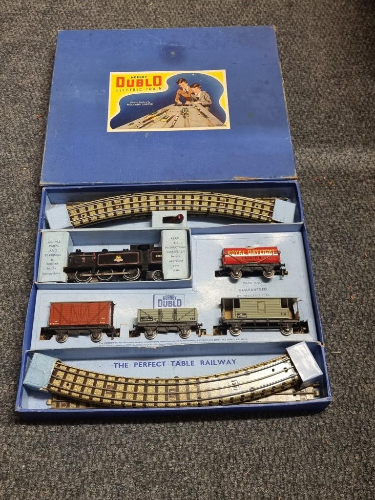 Hornby: a Dublo EDG17 Tank Goods Train, British Rail, in original box. - Image 3 of 3