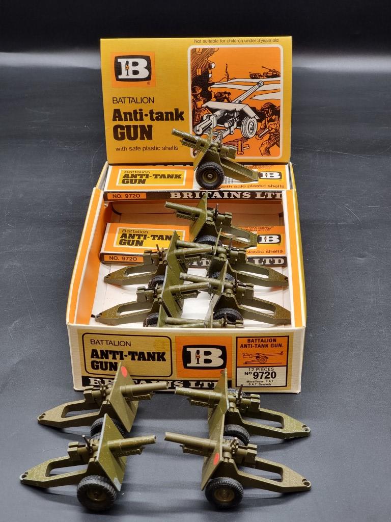 Britains: a vintage shop display box containing twelve Battalion Anti-tank Gun No.9720.