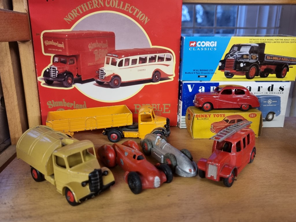 Diecast: a group of vintage diecast vehicles, to include a Dinky 161 in original box; together - Image 2 of 2