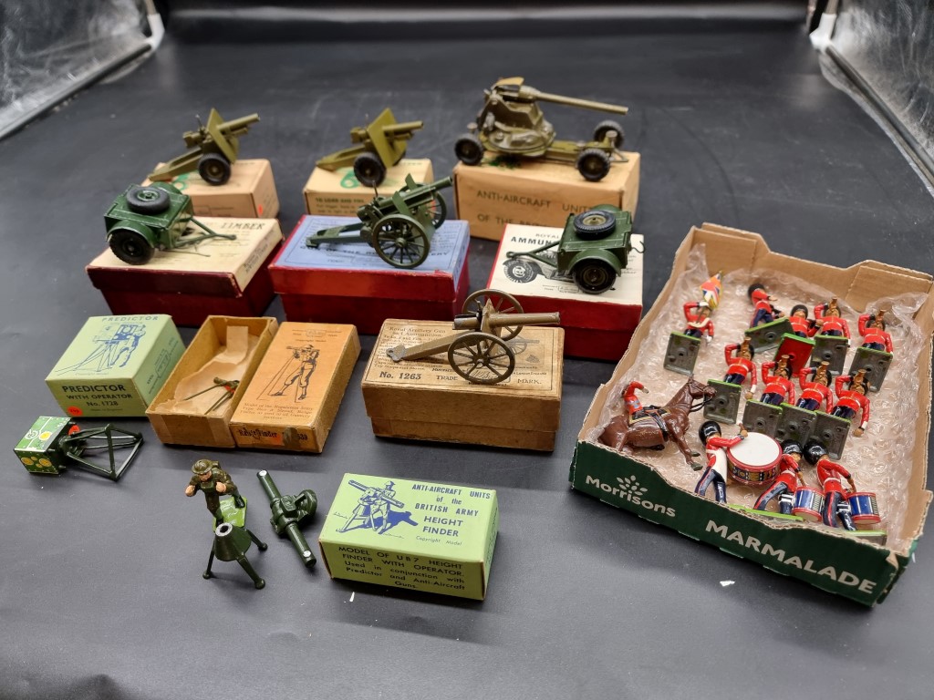 Britains: a collection of vintage Britains military items, all in original boxes; to include