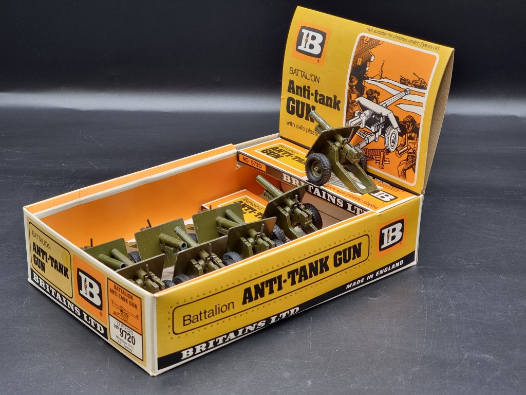 Britains: a vintage shop display box containing twelve Battalion Anti-tank Gun No.9720. - Image 2 of 4