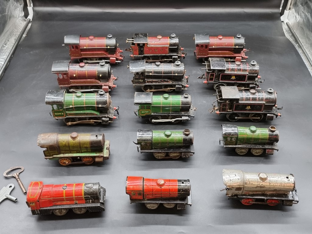 Hornby: 15 various vintage locomotives, mixed condition and age.