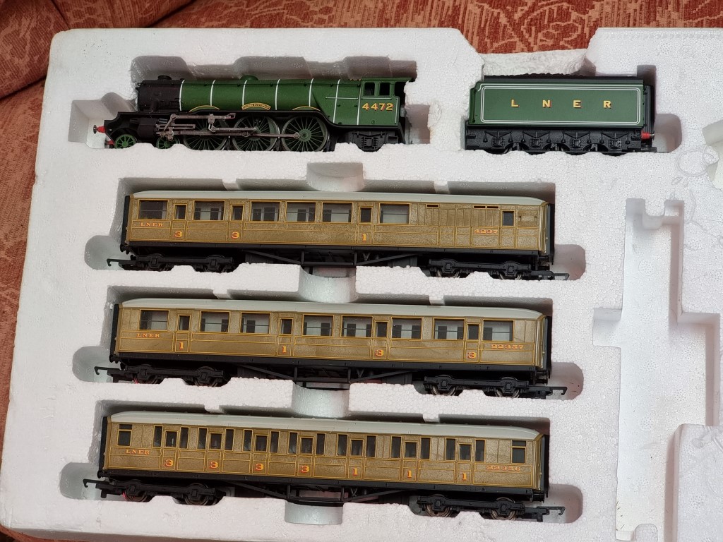 Piko: a boxed train set H0 57110; together with an incomplete Hornby OO Flying Scotsman R1072. - Image 4 of 4