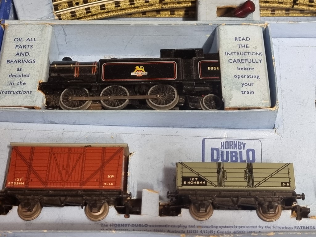 Hornby: a Dublo EDG17 Tank Goods Train, British Rail, in original box. - Image 2 of 3