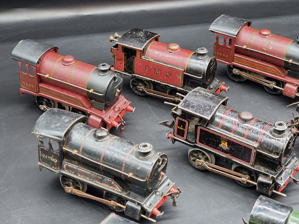 Hornby: 15 various vintage locomotives, mixed condition and age. - Image 3 of 6