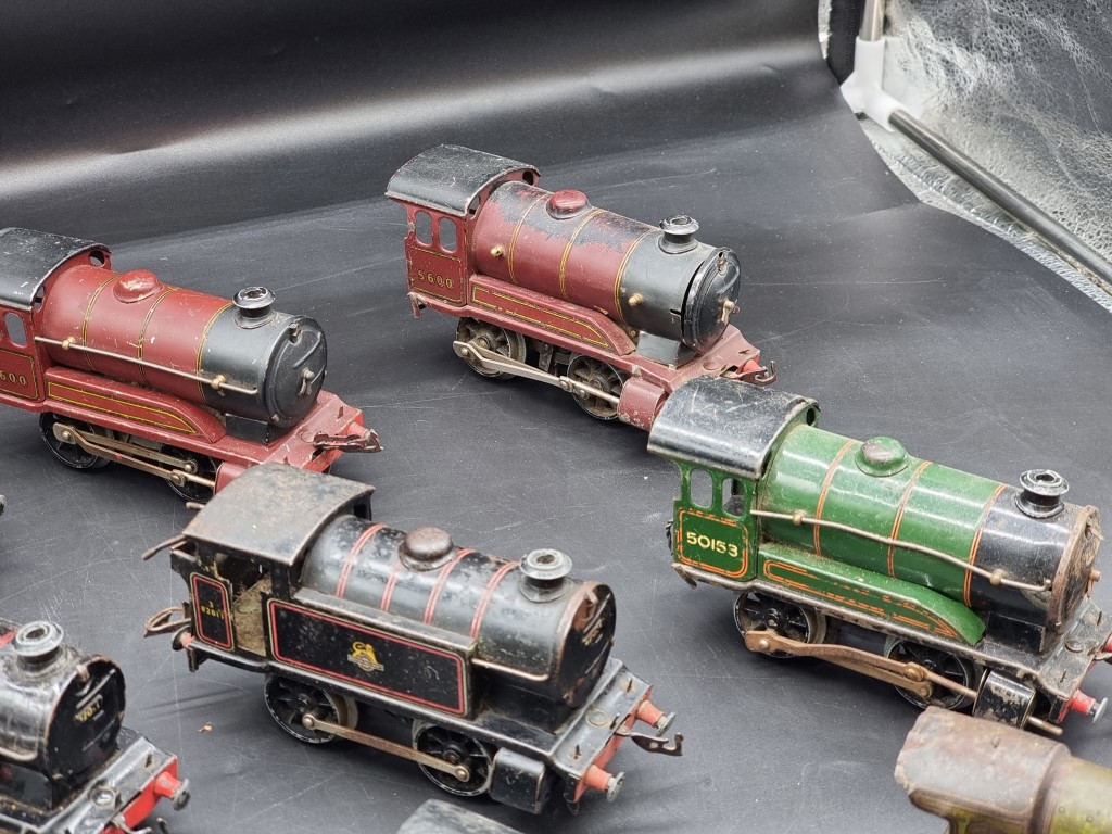 Hornby: 15 various vintage locomotives, mixed condition and age. - Image 4 of 6