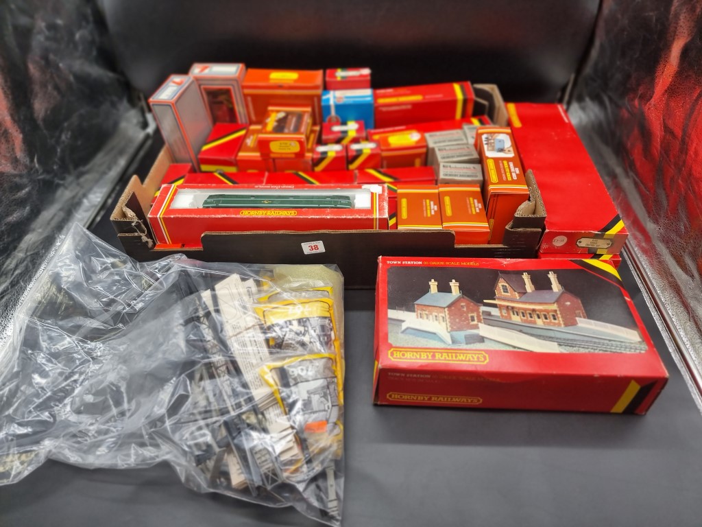 Hornby OO Gauge: a large collection of boxed Hornby items, to include buildings, track and other