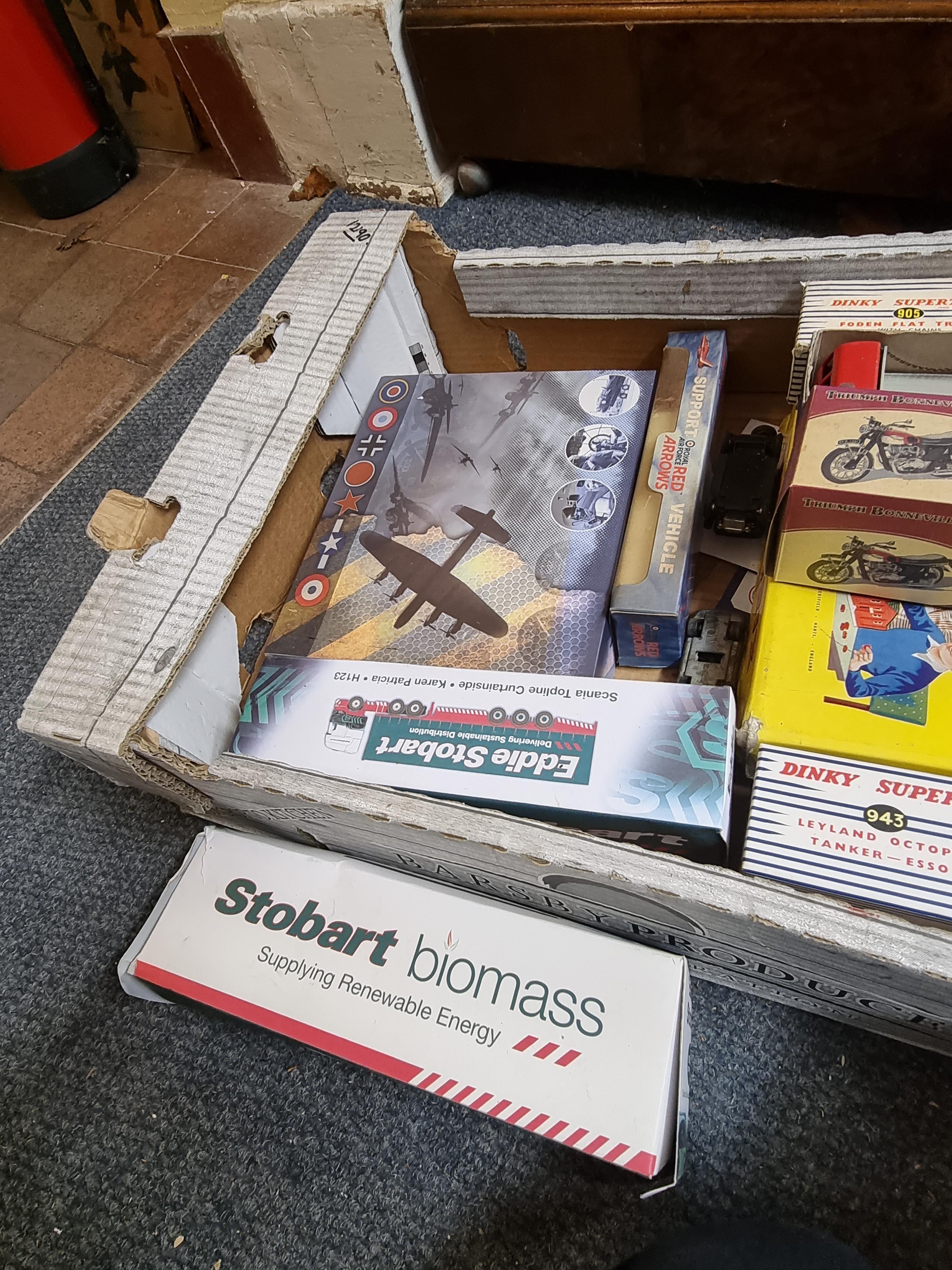 A mixed lot, to include: a vintage Dinky 905, in original box; together with other boxed vehicles; - Image 5 of 5