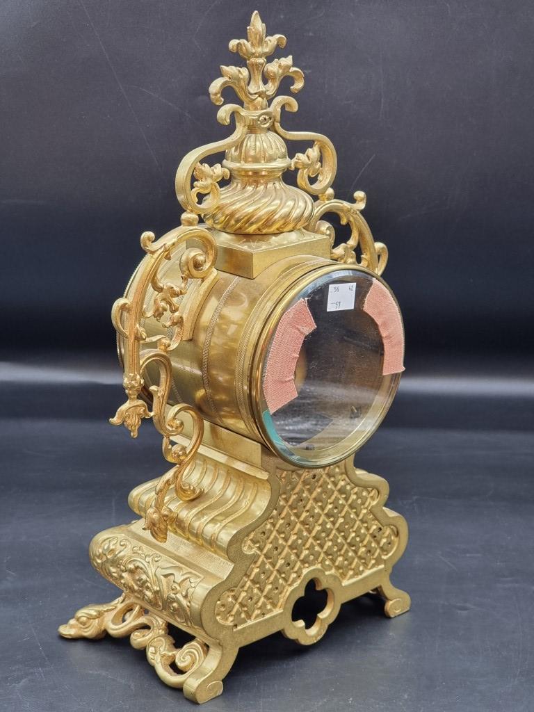 A brass mantel clock, with enamel chapter ring, 41.5cm high, with pendulum and winding key. - Image 4 of 6