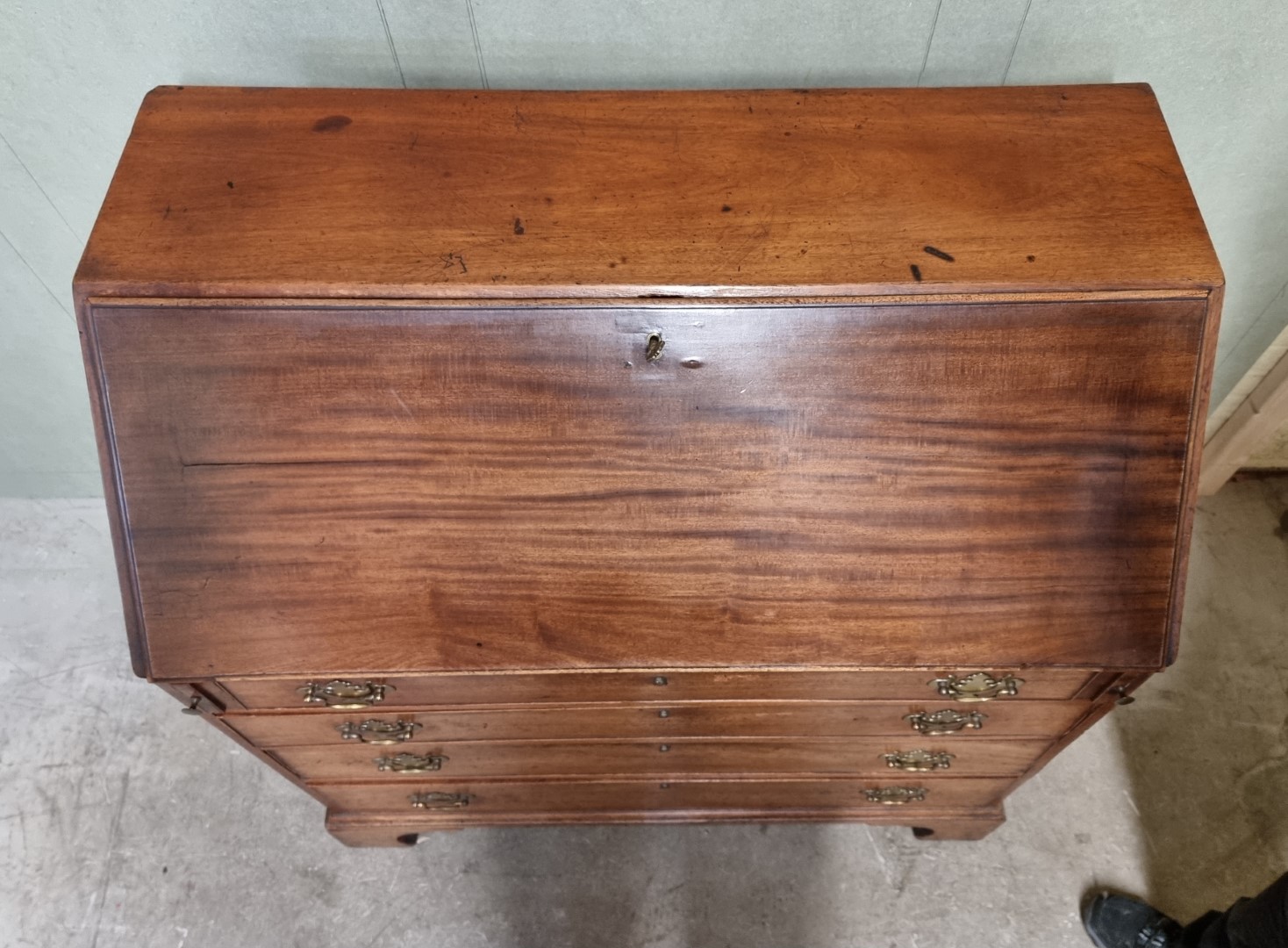 A George III mahogany bureau, 102cm wide. - Image 4 of 6