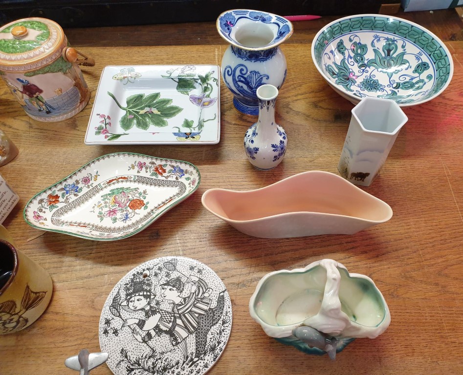 A mixed lot of ceramics. - Image 3 of 5