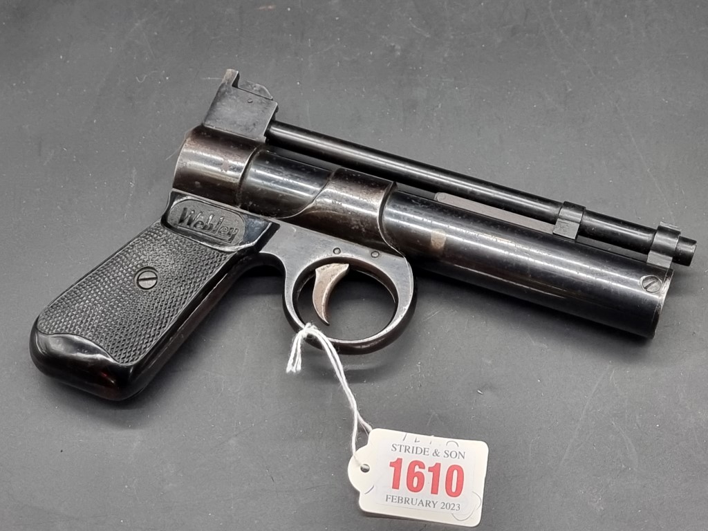 A vintage Webley Junior .177 cal air pistol, Batch No.824. - Image 3 of 3