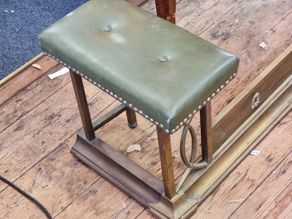 A late Victorian brass and studded green leather club fender, 40cm high x 134cm wide x 37cm deep. - Image 2 of 5