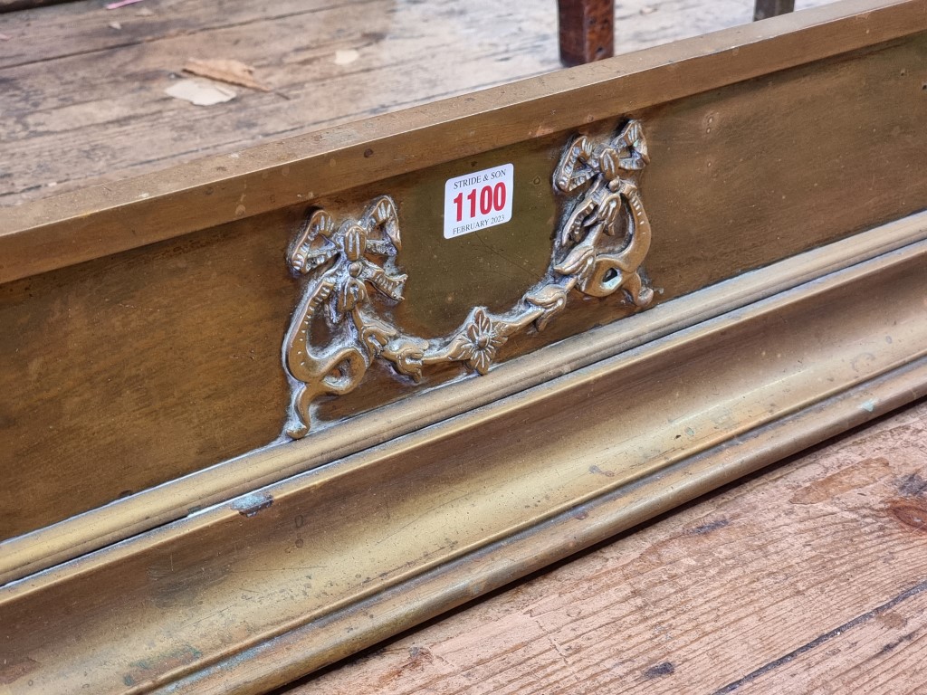 A late Victorian brass and studded green leather club fender, 40cm high x 134cm wide x 37cm deep. - Image 3 of 5