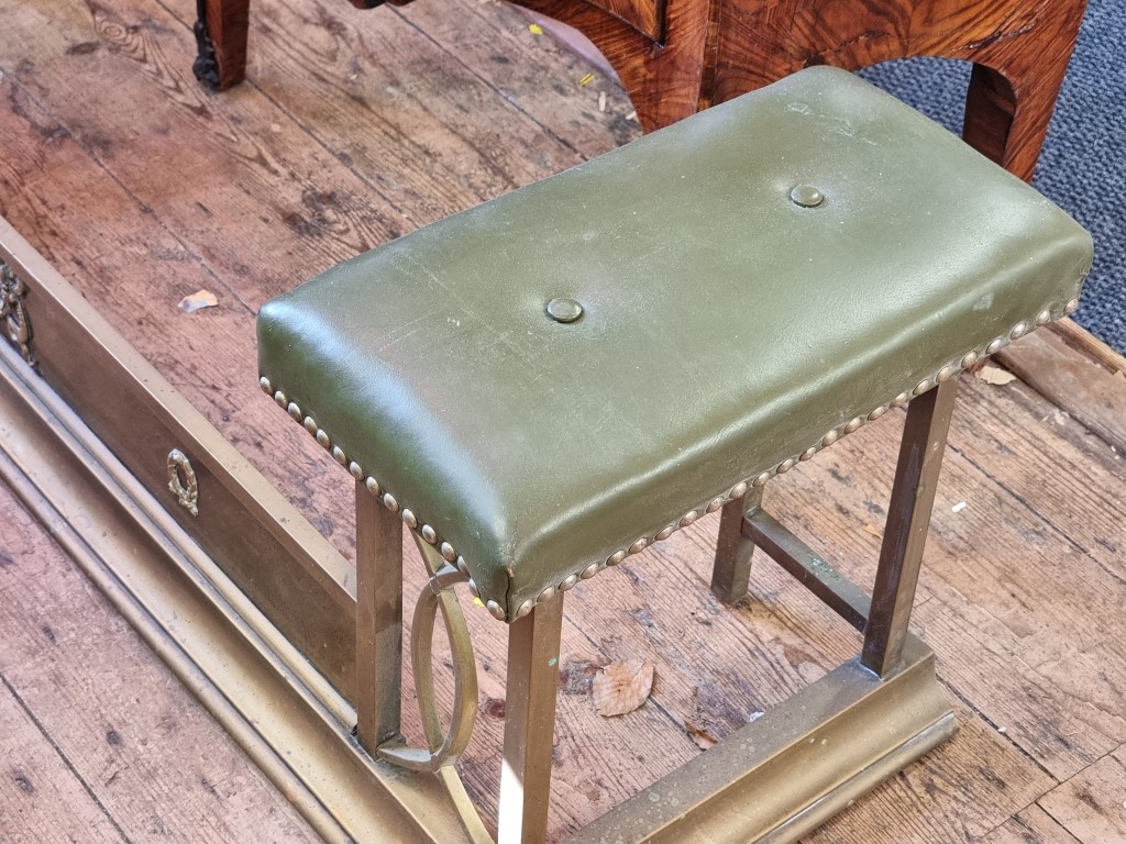 A late Victorian brass and studded green leather club fender, 40cm high x 134cm wide x 37cm deep. - Image 4 of 5