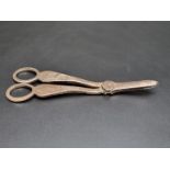 A pair of silver grape scissors by W Hutton & Sons Ltd, Sheffield 1960, 17cm, 129g.