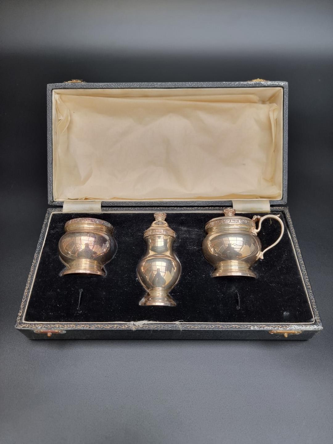 A cased silver three piece cruet set by Adie Bros Ltd, Birmingham 1956, 145g.