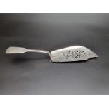 A William IV silver fiddle pattern fish slice, by Phillip Phillips, London 1834, 28cm, 140g.