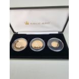 Coins: a Solomon Islands 2021 'Euro 2020 UEFA' three coin gold proof set, comprising: two 10 dollars