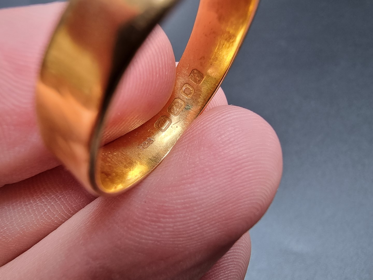 A 22ct gold wedding band, London 1961, size T, 5.2g. - Image 2 of 2