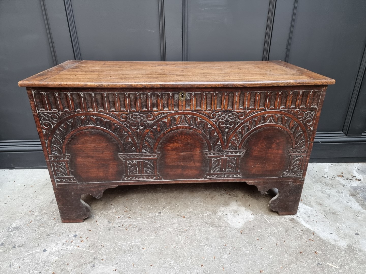 An early 18th century carved elm boarded coffer, 118.5cm wide. - Image 2 of 9