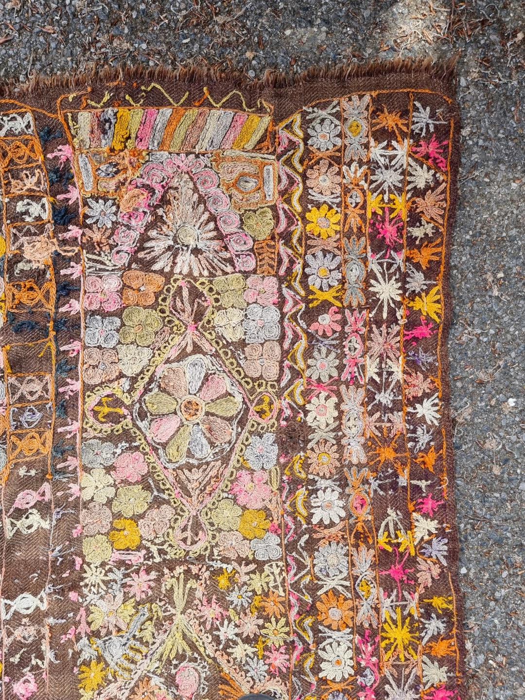 A floral flatweave rug, 226 x 168cm. - Image 6 of 8