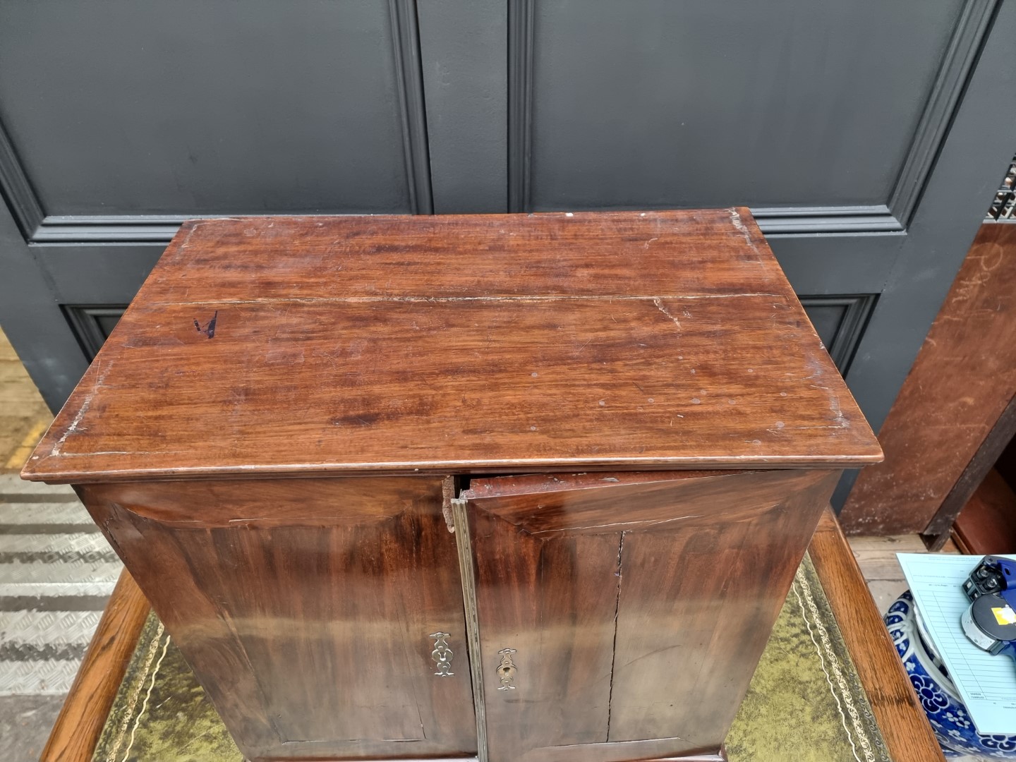 An 18th century mahogany table cabinet, enclosing pigeonholes and small drawers, 61cm high x 64. - Image 9 of 9