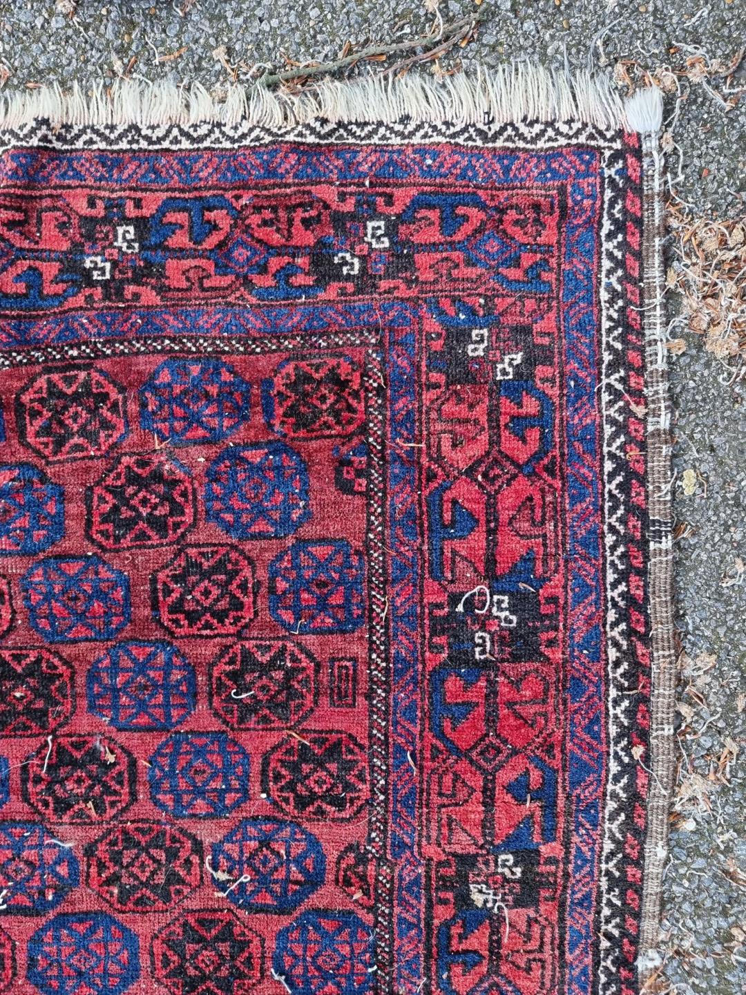 A Turkoman rug, 206 x 110cm. - Image 6 of 7