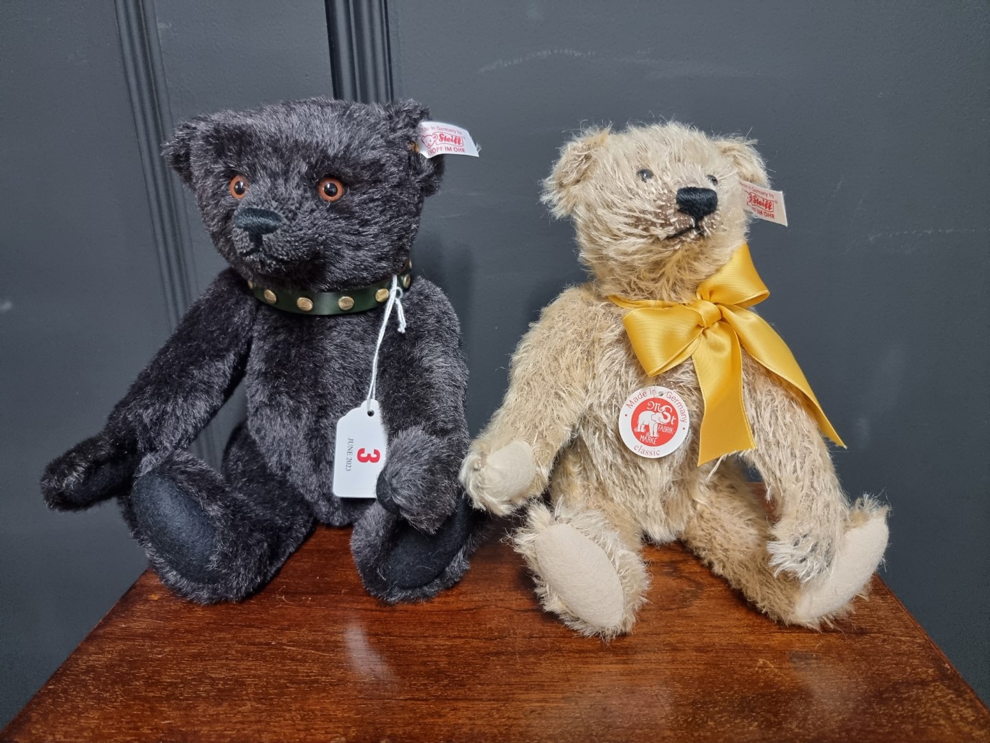 Steiff: two modern limited edition bears, comprising: 'Jack' No.662546; and No.038860. (2)