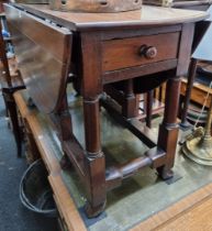 An 18th century mahogany gateleg table, possibly Irish, with two opposing frieze drawers, 116cm