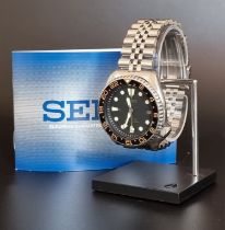A Seiko stainless steel diver's wristwatch, Ref. 7002-7000.
