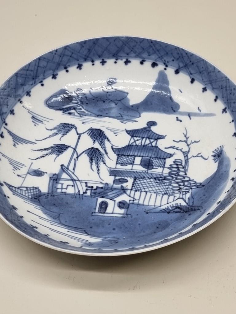 A pair of Chinese blue and white 'Diana Cargo' shipwreck tea bowls and saucers, the bowls 11cm - Image 7 of 9