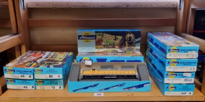 Athearn: a collection of HO gauge, comprising: 4 locomotives, to include Union Pacific and