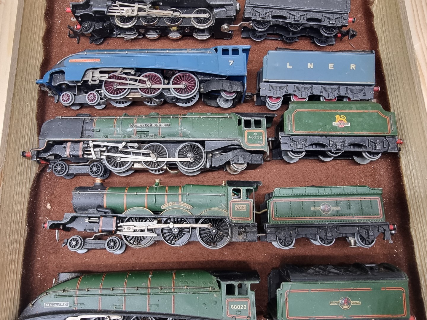 Hornby: a collection of nine 00 gauge locomotives, five having related tenders, to include ' - Image 3 of 5
