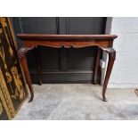 A late 19th/early 20th century mahogany card table, with double gateleg action, 91.5cm wide.