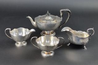 An Edwardian silver three piece tea set, by The Alexander Clark Manufacturing Co, Birmingham 1909,